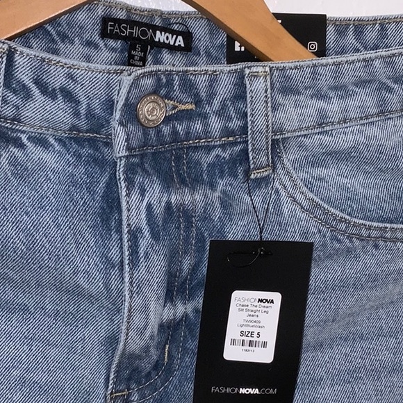 FASHION NOVA SLIT STRAIGHT LEG JEANS SIZE 5 /26 WOMEN - Picture 4 of 8